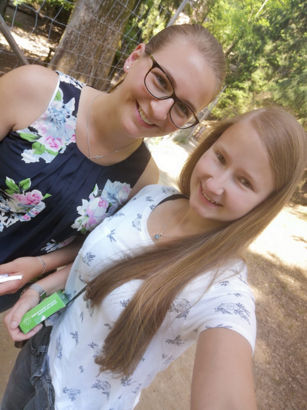 Nathalie mit ihrer Schwägerin